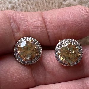 Beautiful Vintage Gold Tone/Rhinestone Clip On Earrings